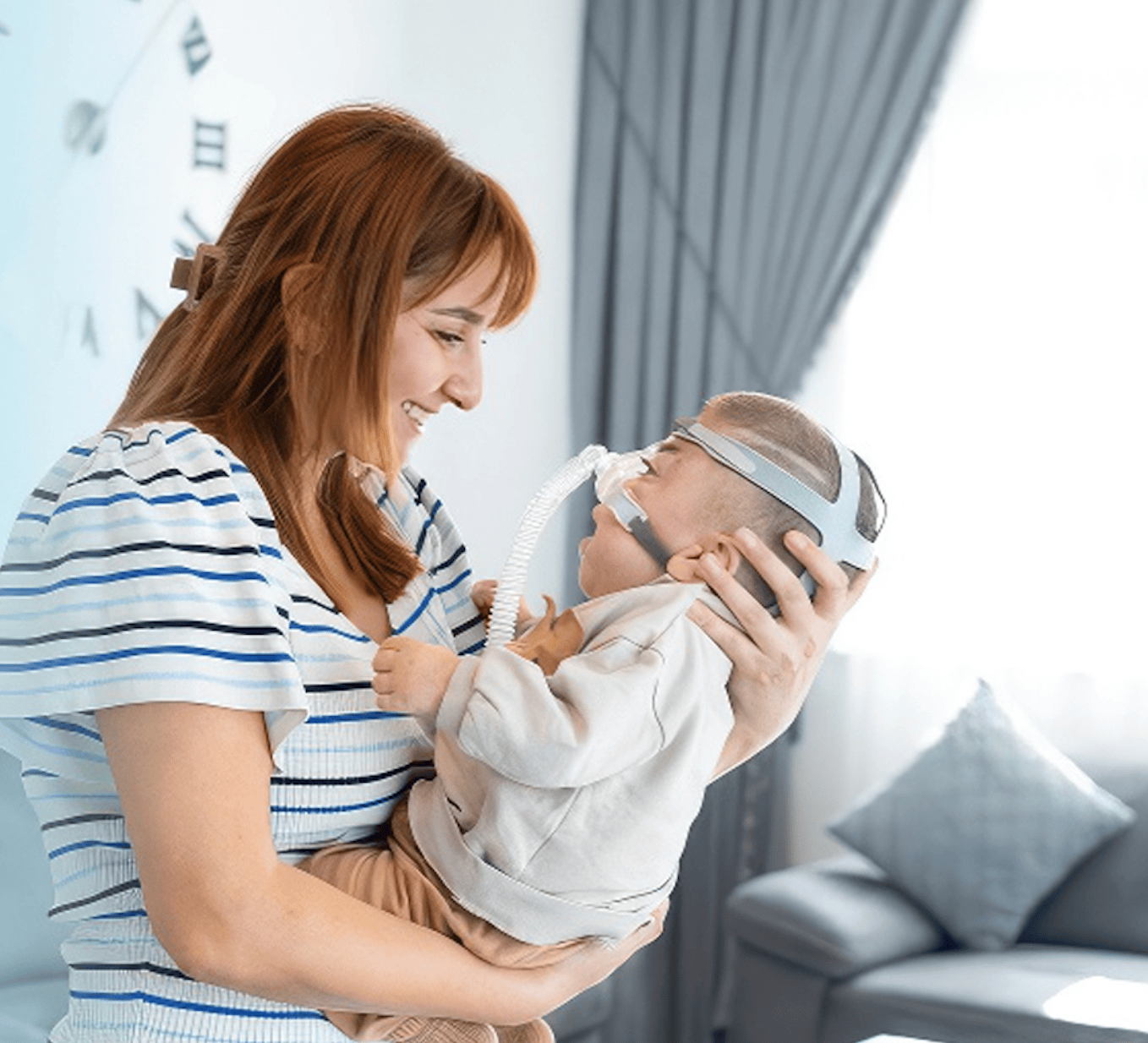 Pflegekraft begleitet ein Kind bei Pflege Flemming